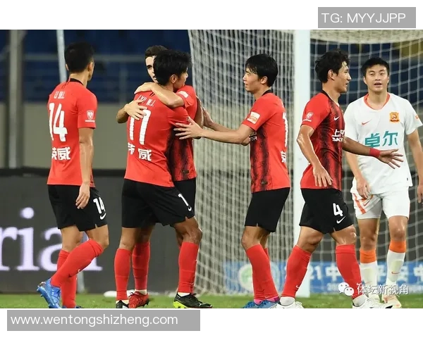 武汉篮球队在全国锦标赛中以74分稳居积分榜首位，展现强劲实力